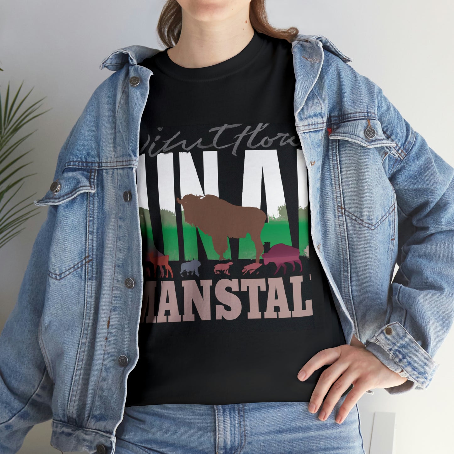 Montana offers plenty of opportunities for wildlife viewing, both across its vast plains and in its majestic mountain ranges. Some of the most iconic and well-known wildlife in Montana include elk, grizzly and black bears, bighorn sheep - T-shirt