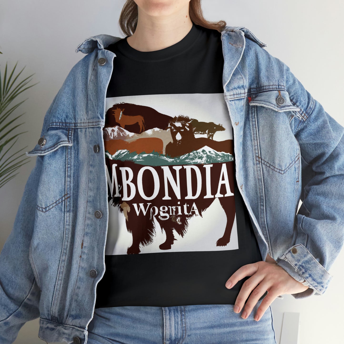 Montana has a fantastic variety of wild life, including elk, bighorn sheep, moose, mule deer, white-tailed deer, pronghorns, black bears, grizzly bears, mountain lions, cougars, - T-shirt